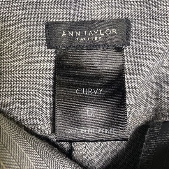 Ann Taylor Factory Pants Womens SZ 0 Curvy Gray Stripe Trouser Classic Runs Big - Picture 3 of 10